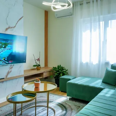 Luxury Apartment At Airalbania And Near Blloku Tirana Exterior photo